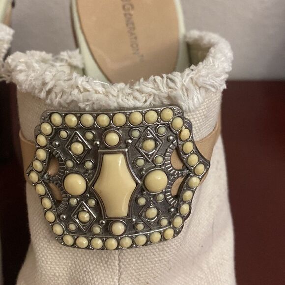 - BCBGeneration Women's Davis Clog Cream Canvas 10B - Picture 2 of 6